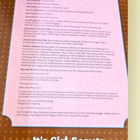 Girl Scouts Brownie guide book - Picture 9 of 10